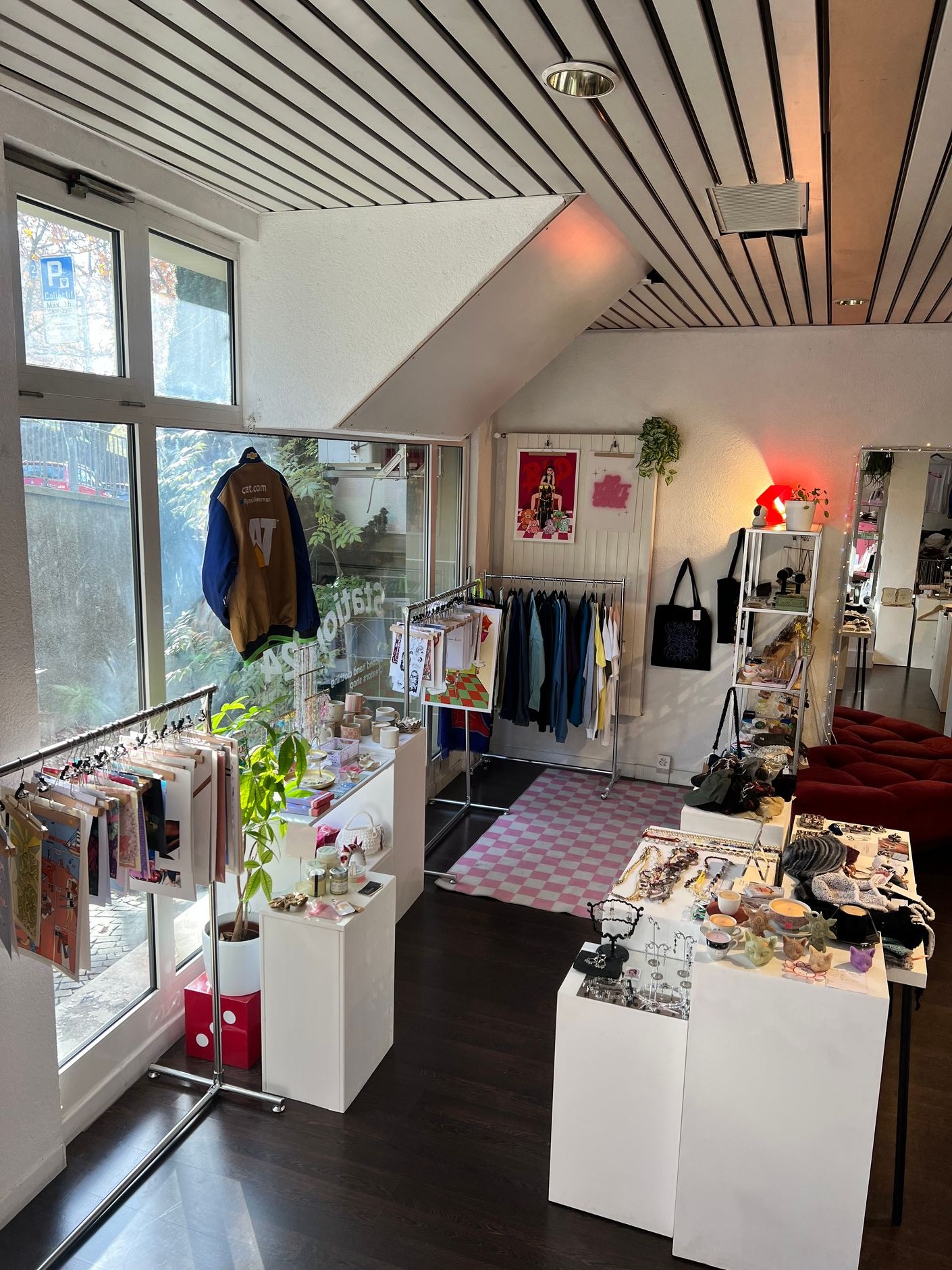 L'intérieur de la boutique STATION.24, avenue de l'Université 24 à Lausanne